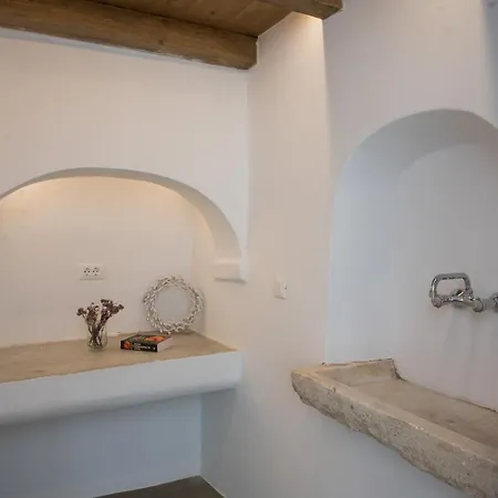 New In The Heart Of - 2 Mykonos Town